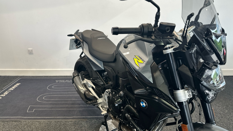 BMW F900 R